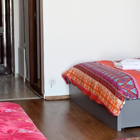 Lovely 1 Bedroom Apartment With Free Street Parking Bukarest Exterior foto