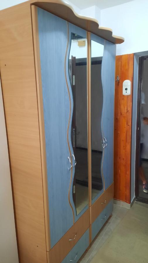 Lovely 1 Bedroom Apartment With Free Street Parking Bukarest Exterior foto