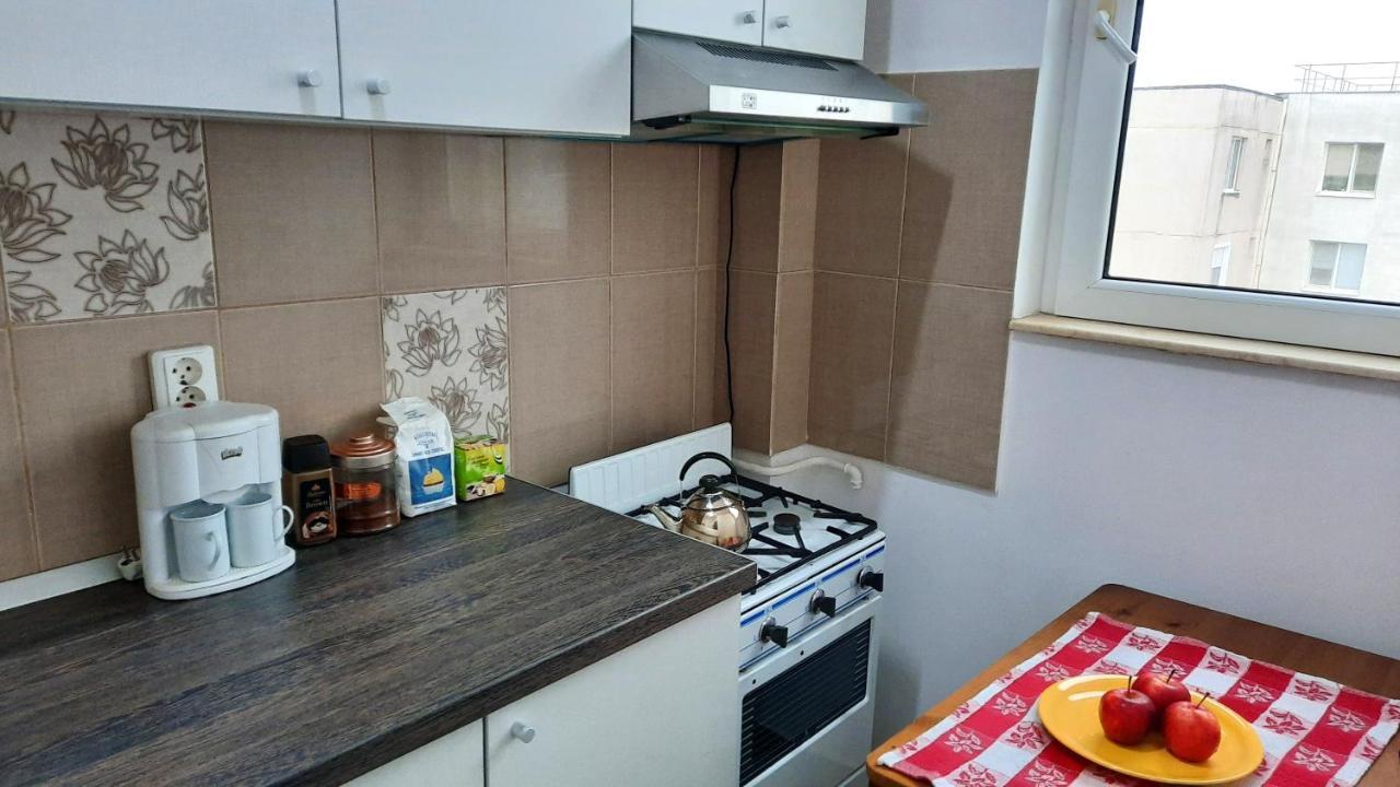Lovely 1 Bedroom Apartment With Free Street Parking Bukarest Exterior foto